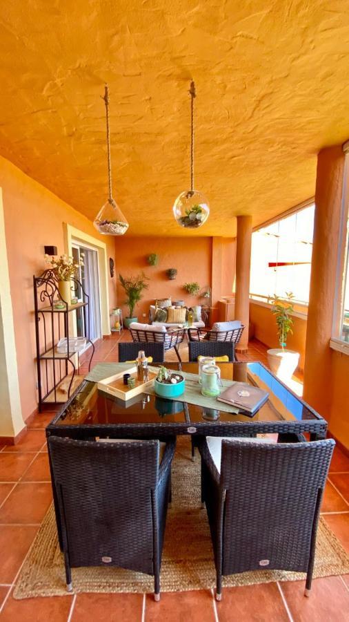 Ikram Front Beach Bermuda Beach Apartment Estepona Exterior foto